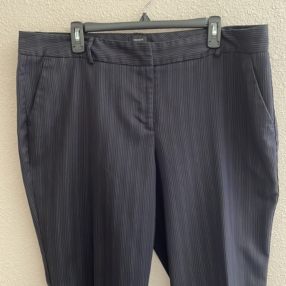 EUC WOMENS ATTENTION DRESS PANTS PLUS SIZE 18 black w/ navy blue pinstripes 1A - Picture 5 of 13